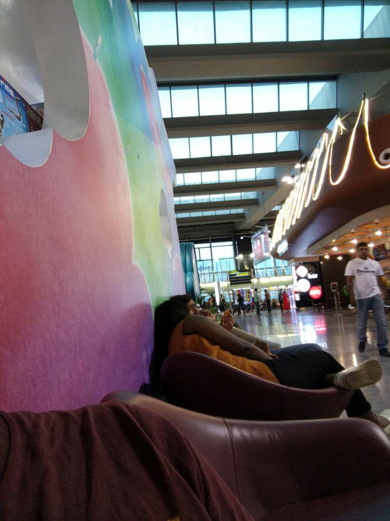 Illustration for article titled Updated: Been at airport for 4 hours, 4 more to go - AMA